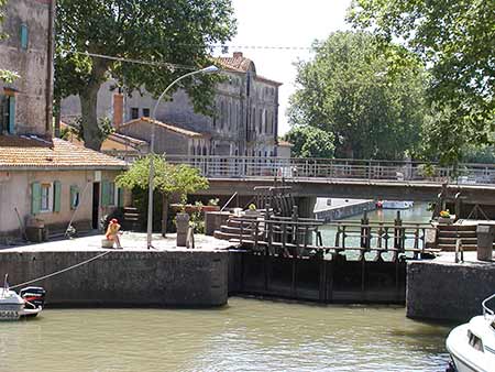 canal boat port at agde
