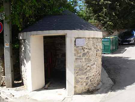 old well in ventenac-en-minervois
